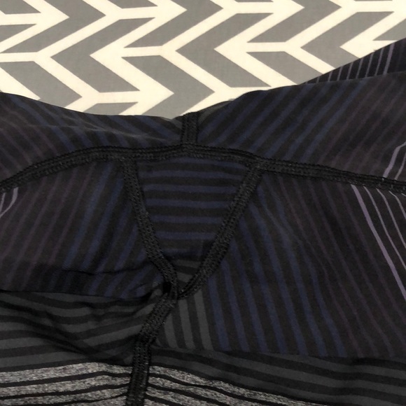 Lulu🍋 Om Stripe Speed Up 31” Tights size 8 RARE/Unicorn!! - Picture 6 of 14